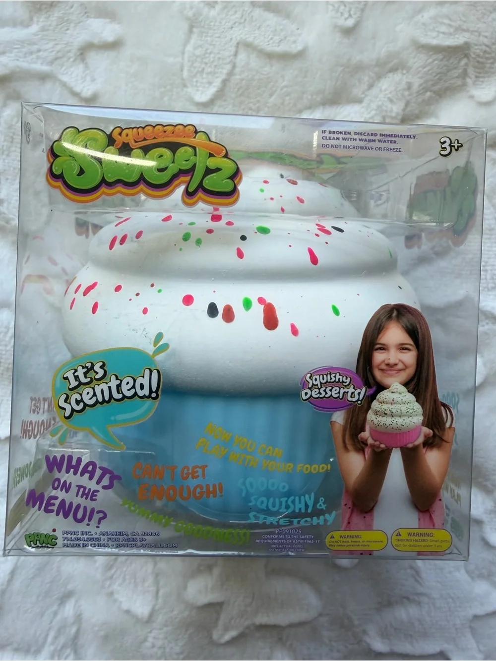 🧁💙 **NIB & SEALED – JUMBO CUPCAKE SQUISHY!** 💙🧁